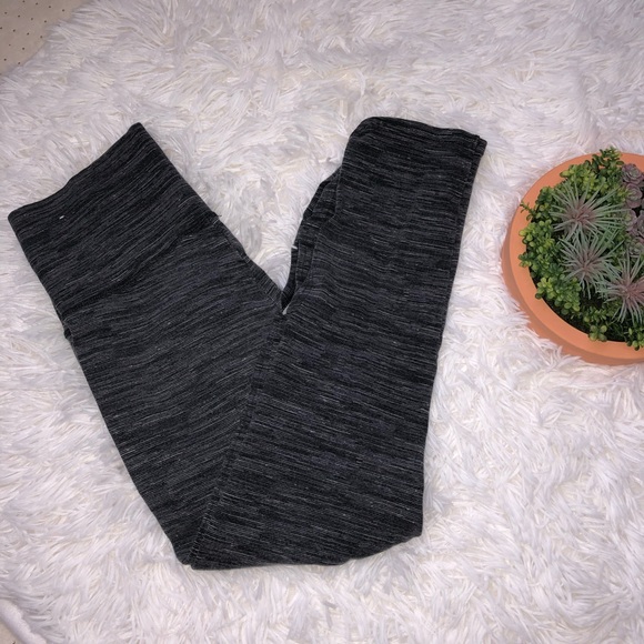 Aerie Chill. Play. Move. 3/4 Crop Gray Leggings - Picture 6 of 10